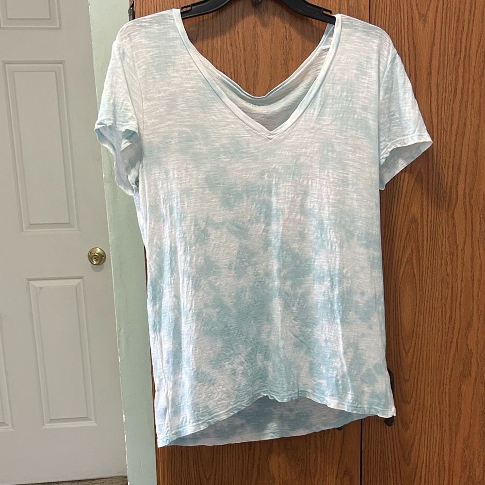 LOFT WOMENS SIZE MEDIUM BLUE AND WHITE V NECK SHORT SLEEVE TEE SHIRT
